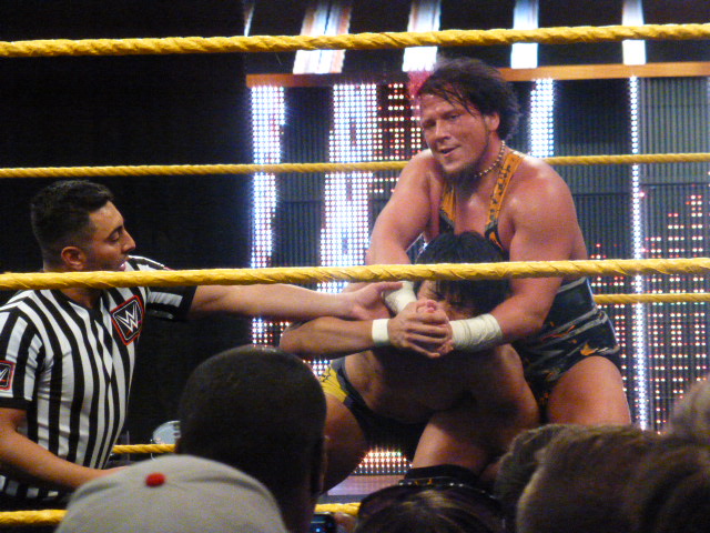 3MB_WWEAXXESS_20150328_0045