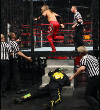 3MB_WWE_NoWayOut2009_EdgeAttacksKofi003